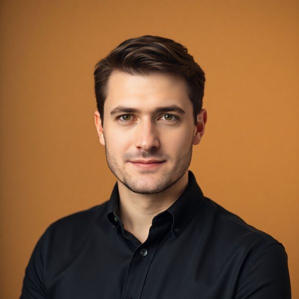 Portret Bogdan Tănase, analist financiar și risc